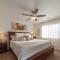Modern Decor & Style KING bed Wifi with Garage