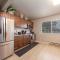 Comfortable Duplex Unit - Beautiful Lake Views! - Valley