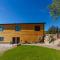 Beautiful Triplex Unit With Spectacular Lake View! - Valley