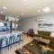 Wonderful Triplex Unit With Spectacular Lake View! - Valley