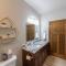 Gorgeous Triplex Unit With Spectacular Lake Views! - Valley