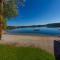 Gorgeous Triplex Unit With Spectacular Lake Views! - Valley