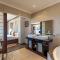Inverdoorn Game Reserve Lodge