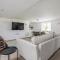 Stunning Barn Conversion with HOT TUB and ALPACAS - Ty Cerrig Barn - 科文
