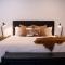 Genoa - Sleeps 6 - Lakefront Apartment