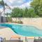 Heated Pool - Spacious, Cheerful Home 5br/3bath