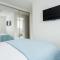 Stunning 2 bed apartment, fabulous sea view & 2 minutes to beach with parking