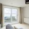 Stunning 2 bed apartment, fabulous sea view & 2 minutes to beach with parking