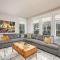 Luxurious Rivergrass Blue Mountain Retreat