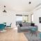 Villa Eni Beachfront apartment with pool