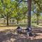 12 Mi to TCU Fort Worth Cottage with Farmland Views