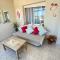 Lovely 1 bedroom apartment with sea views and pool