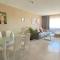 Lovely 1 bedroom apartment with sea views and pool