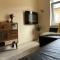 Modern 2BR Apt Near Park & Train Station in Old Town w Free Parking