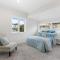 Sun-Soaked Holiday Home Close to Beach - Auckland