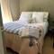 TY CAPEL ABERSOCH beaches, comfy beds, super Wi-Fi, TV, wood fires, garden, bbq - Llanengan