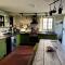 TY CAPEL ABERSOCH beaches, comfy beds, super Wi-Fi, TV, wood fires, garden, bbq