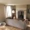 TY CAPEL ABERSOCH beaches, comfy beds, super Wi-Fi, TV, wood fires, garden, bbq