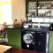 TY CAPEL ABERSOCH beaches, comfy beds, super Wi-Fi, TV, wood fires, garden, bbq