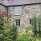 TY CAPEL ABERSOCH beaches, comfy beds, super Wi-Fi, TV, wood fires, garden, bbq