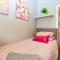 Homely 4 Bedroom large house inc FREE Parking - Great Location - Fast WiFi - Smart TV - sleeps up to 7! Close to Bournemouth & Poole Town Centre & Sandbanks