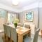 Homely 4 Bedroom large house inc FREE Parking - Great Location - Fast WiFi - Smart TV - sleeps up to 7! Close to Bournemouth & Poole Town Centre & Sandbanks