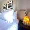 Windtower Lodge FullKitchen-Kingbed Suite-MntView-UGParking-Walk2DT