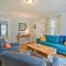 Updated Vintage Apartment Less Than half Mi to Main St