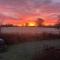 The Dragon's Hut with cosy logburner - Wrexham