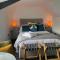Super Size Static Duplex Barge 3 double bedrooms plus 3 triple bedrooms all with modern en-suites