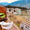 Hotel Old Smugglers with Balcony mountain view AC hot and Cold Near to Hadimba Temple Near to Mall Road#Free Pick from Volvo Bus Stand - Manāli