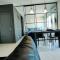 New & Bright Balcony Flat by Central Station