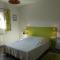 Gîte indépendant avec piscine, proche forêt et étang, parking, tennis et minigolf - FR-1-489-139