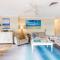 Bay Parklands, 49 2 Gowrie Ave - ducted aircon, Wifi, views, pool, tennis