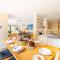 Bay Parklands, 49 2 Gowrie Ave - ducted aircon, Wifi, views, pool, tennis