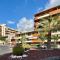 Gecko Apartment with private parking - 1 minutes from the oceanfront!