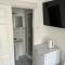 Alder en-suite self catering with private shower 3 - Southampton