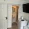 Alder en-suite self catering with private shower 3 - Southampton