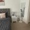 Alder en-suite self catering with private shower 3 - Southampton