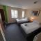 Lymedale Suites Studios & Aparthotel in NEWCASTLE UNDER LYME & STOKE - 莱姆河下游的纽卡尔斯