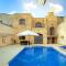 Centre Island Holiday Home with private pool and hot tub - Kerċem