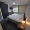 Lymedale Suites Studios & Aparthotel in NEWCASTLE UNDER LYME & STOKE - 莱姆河下游的纽卡尔斯