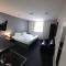 Lymedale Suites Studios & Aparthotel in NEWCASTLE UNDER LYME & STOKE - 莱姆河下游的纽卡尔斯