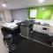 Lymedale Suites Studios & Aparthotel in NEWCASTLE UNDER LYME & STOKE - 莱姆河下游的纽卡尔斯