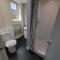 Lymedale Suites Studios & Aparthotel in NEWCASTLE UNDER LYME & STOKE - 莱姆河下游的纽卡尔斯