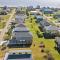 Reduced rate! The Wave of it All Tiki Bar Walk to the beach - Crystal Beach