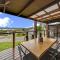 Ned Kellys Retreat - Stunning 3BR Townhouse l Lake Views l WiFi l BBQ