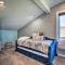 Home on Fox River Modern Decor Style! - McHenry
