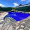 Group house with views of the salt pool and spa - Mitcham