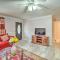 Picturesque Kennesaw Home with Private Backyard - Кеннесо